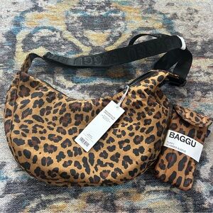NWT BAGGU Leopard Medium Crescent Bag and Glasses Case